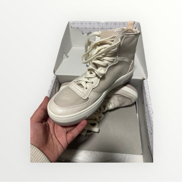 High-Top Cream Sneakers - Picture 4 of 6